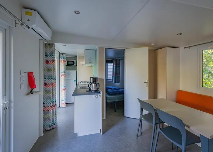 Eurocamp Mobile Homes Terme Catez キャンプ場 *