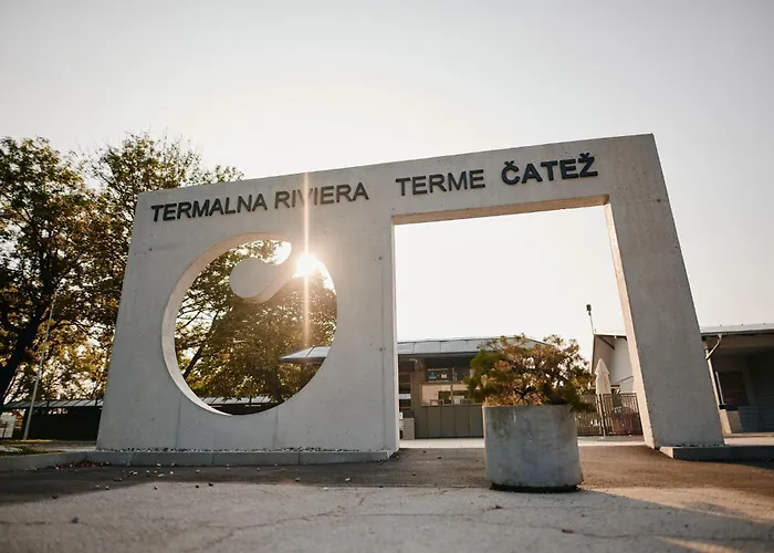 Eurocamp Mobile Homes Terme Catez キャンプ場 *